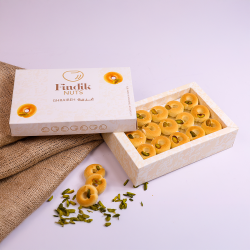 بوكس غريبة بالفستق 