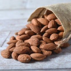 لوز محمص بدون ملح 